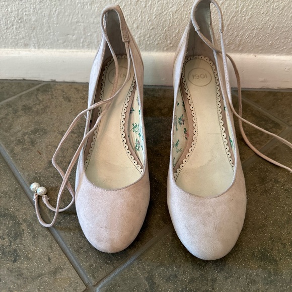 1901 pale pink Heels with Ankle Ties - Picture 1 of 6